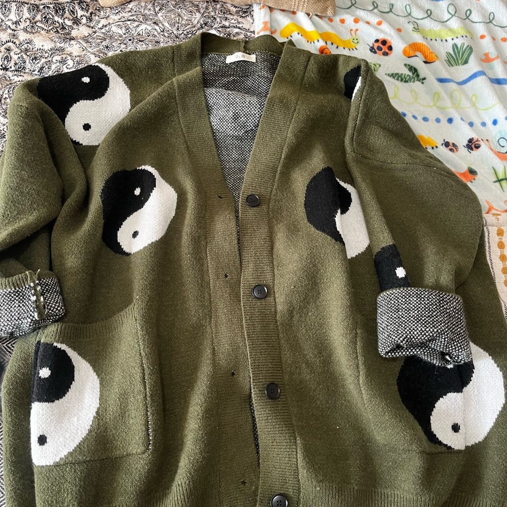 Olive Green Yin Yang Cardi - Picture 5 of 10